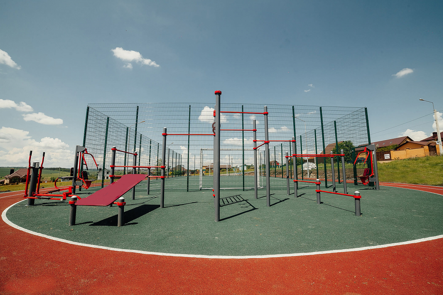 Первые 17 детских и спортивных площадок уже установлены